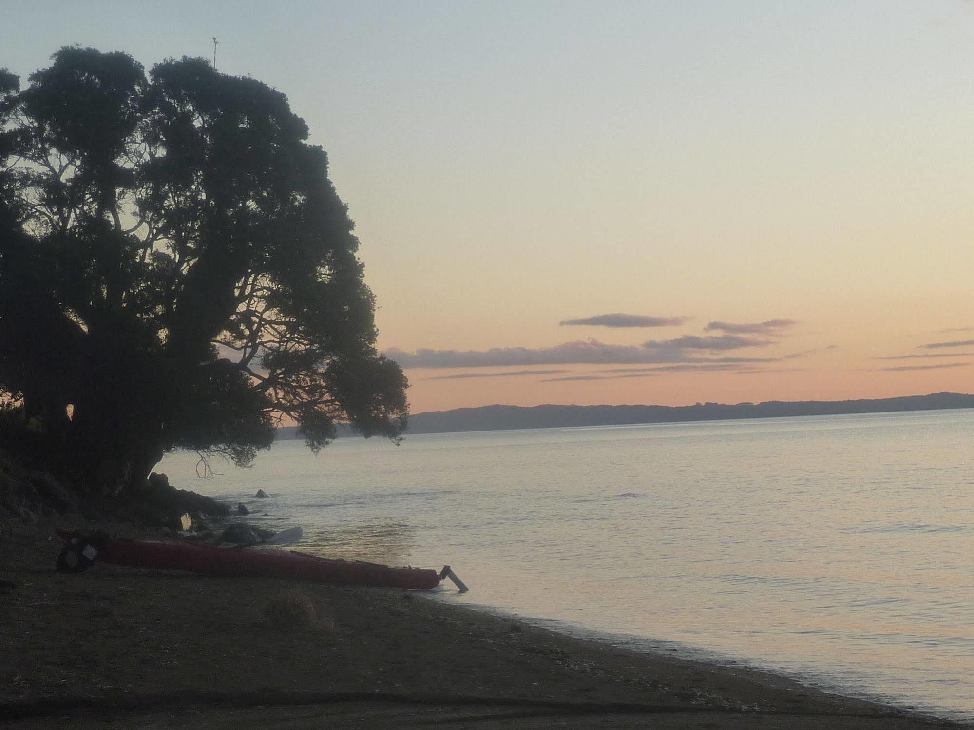 Pohutukawa Coast Bnb Te Puru Exterior photo