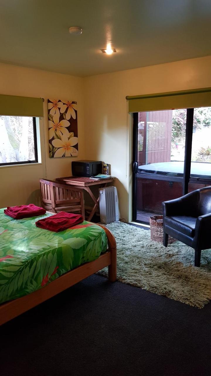 Pohutukawa Coast Bnb Te Puru Exterior photo
